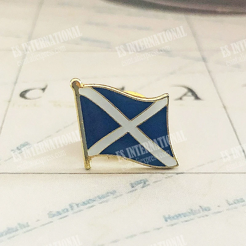 

Scotland National Flag Lapel Pins Crystal Epoxy Metal Enamel Badge Paint Brooch Souvenir Suit Personality Commemorative Gifts