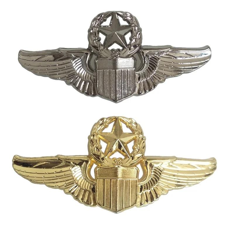 World War II US Army Air Force pilot qualification badge badge gold and silver flying wing Badge