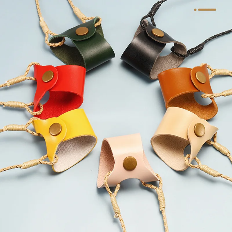 2022 Popular Glasses Case Hanging Neck Clip Glasses Bags Unisex Portable Cute Protection Cover PU Leather Glasses Lanyard