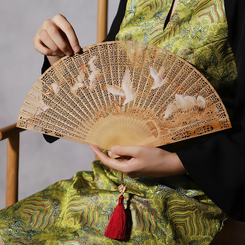 |India laoshan wingceltis sandalwood door suzhou old Chang sandalwood fan gift craft high-end fan - pine crane live