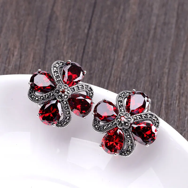 

Женские серьги-гвоздики Uglyless Garnet Clover, тайские серебряные серьги-гвоздики с этническим цветочным принтом, настоящее серебро 925, марказит Brincos Bijoux E1451