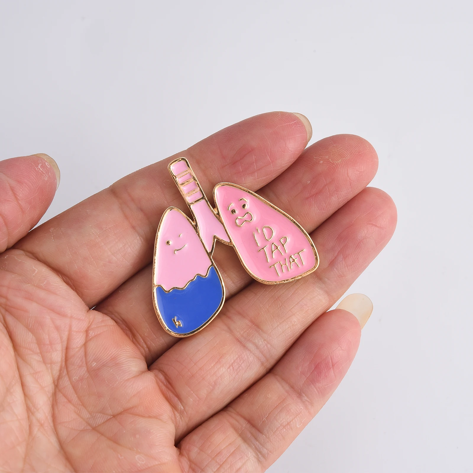 New Lovely Pink Enamel Medical Lung Shape Brooch Pins Nurse Doctor Cartoon Badge Jewelry Anatomy Body Organ Pin for Friend Gift