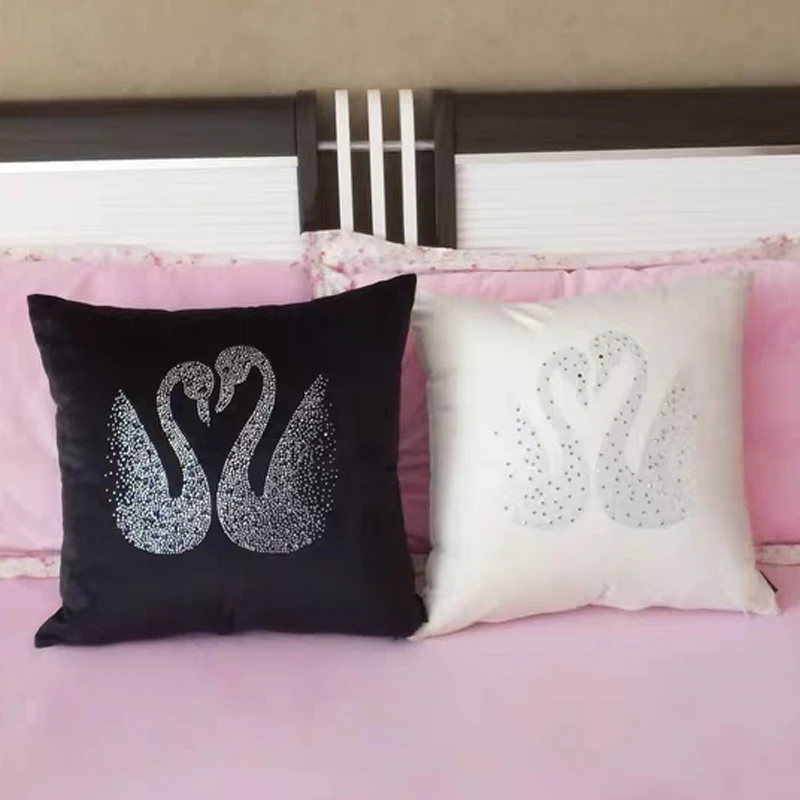 White Swan Cushion Cover Velvet Romantic Couple Swan Decorative Cushion Rhinestone Throw Pillow White Wedding Decorative Pillow