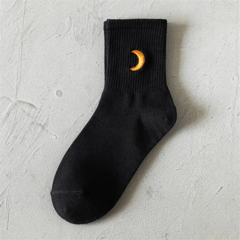 New Ins Winter Fashion Harajuku Hip Hop Socks Unisex Funny Smile Moon Women Happy Skateboard Socks Streetwear Black White Meias