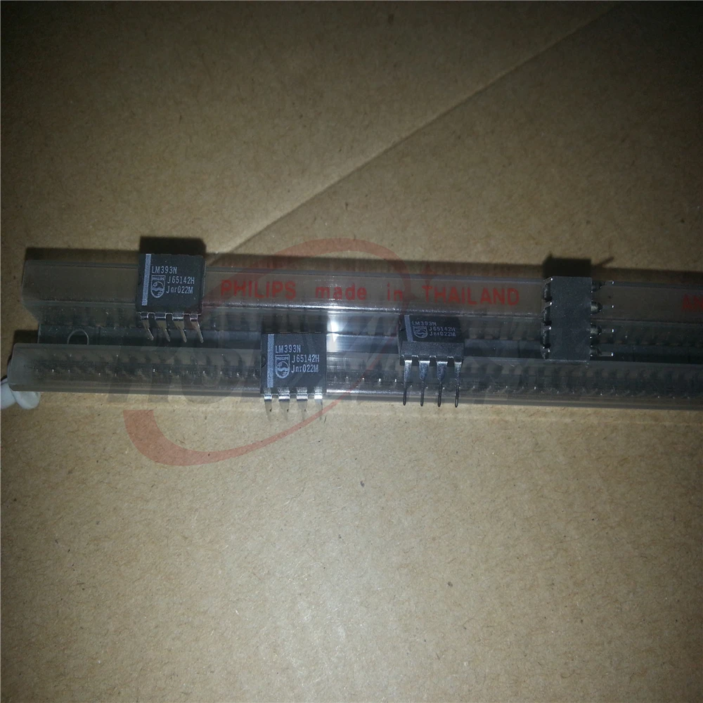 LM393N DIP-8P New and Original 10pcs/Lot  Low Power Dual Voltage Comparator