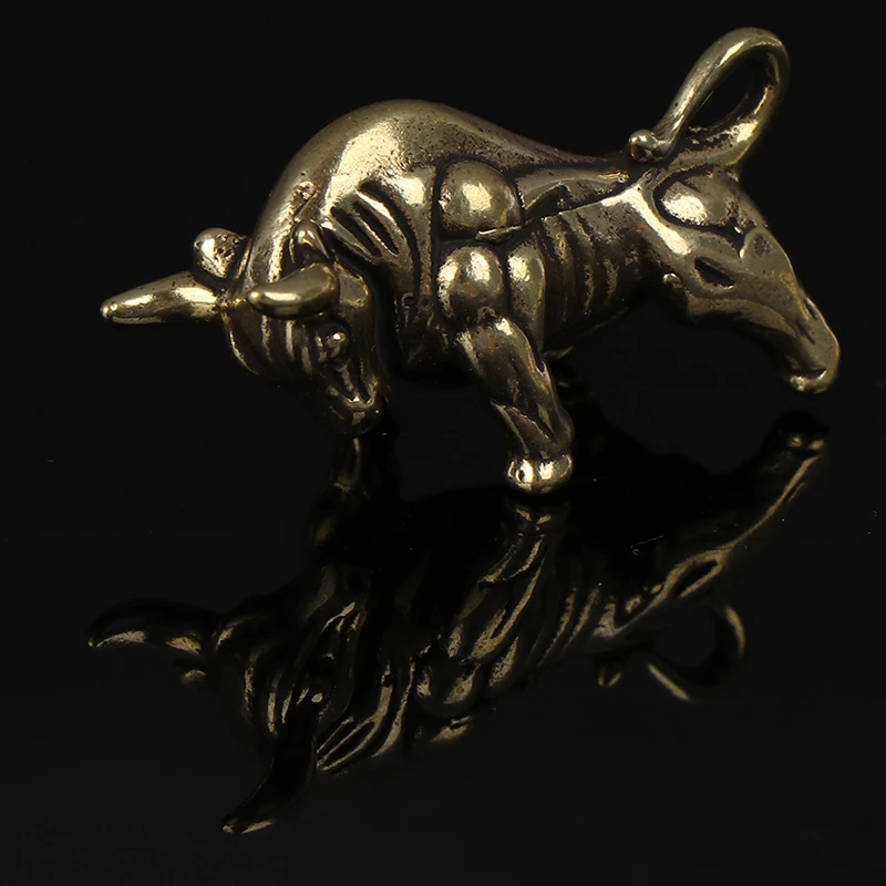 Mini Portable Retro Brass Wall Street Bull Statue Sculpture Hand Toy Gift Keychain Ornament Home Office Desk Decorative Ornament