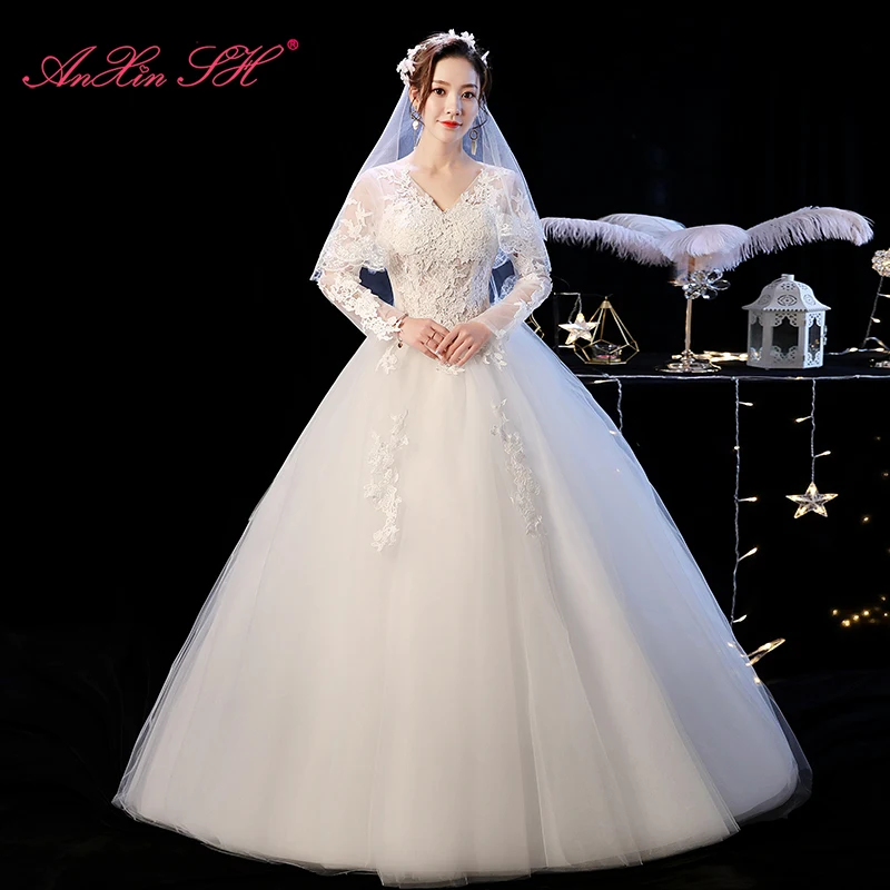 

AnXin SH party princess white lace flower wedding dress vintage v neck illusion long sleeve ball gown white wedding dress