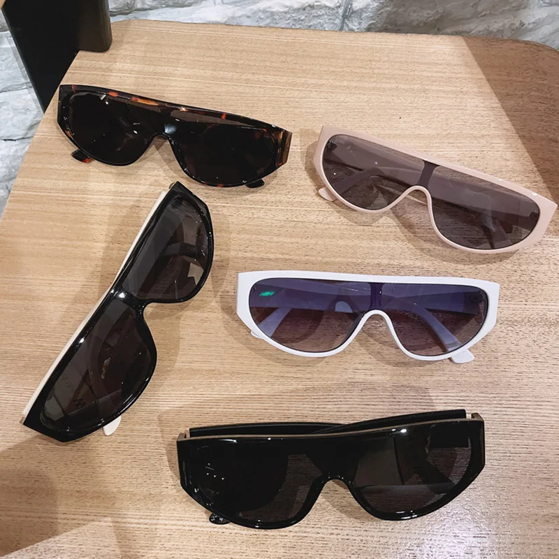 Fashion One Piece Women Sunglasses Retro Round Metal Strip Decoration Eyewear Shades UV400 Trending Men Sun Glasses