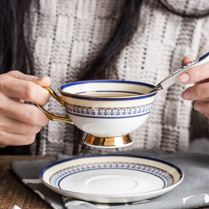 

Ceramic Water Mug Afternoon Tea Cup Saucer Set With Gold Edge Bone China Coffee Cup Hand-made Gold Edge Tea Cup Dinnerware Set