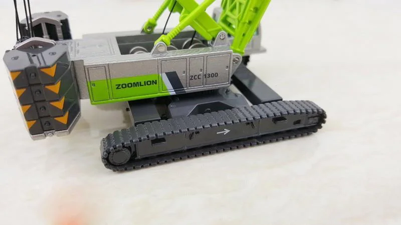 1/120 Zoomlion ZCC1300 Crawler Cranes Die-Cast Model toy