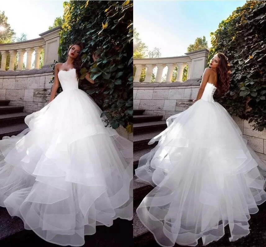 Customized 2024 Latest Strapless Top Lace Wedding Dresses Ruched Tulle Sweep Train Simple Bridal Gowns Vestidos De Novia