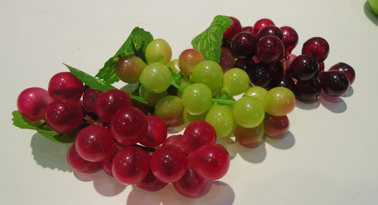 Simulation model of plastic food, bundling small grapes, leaf decoration, neutral finished product
