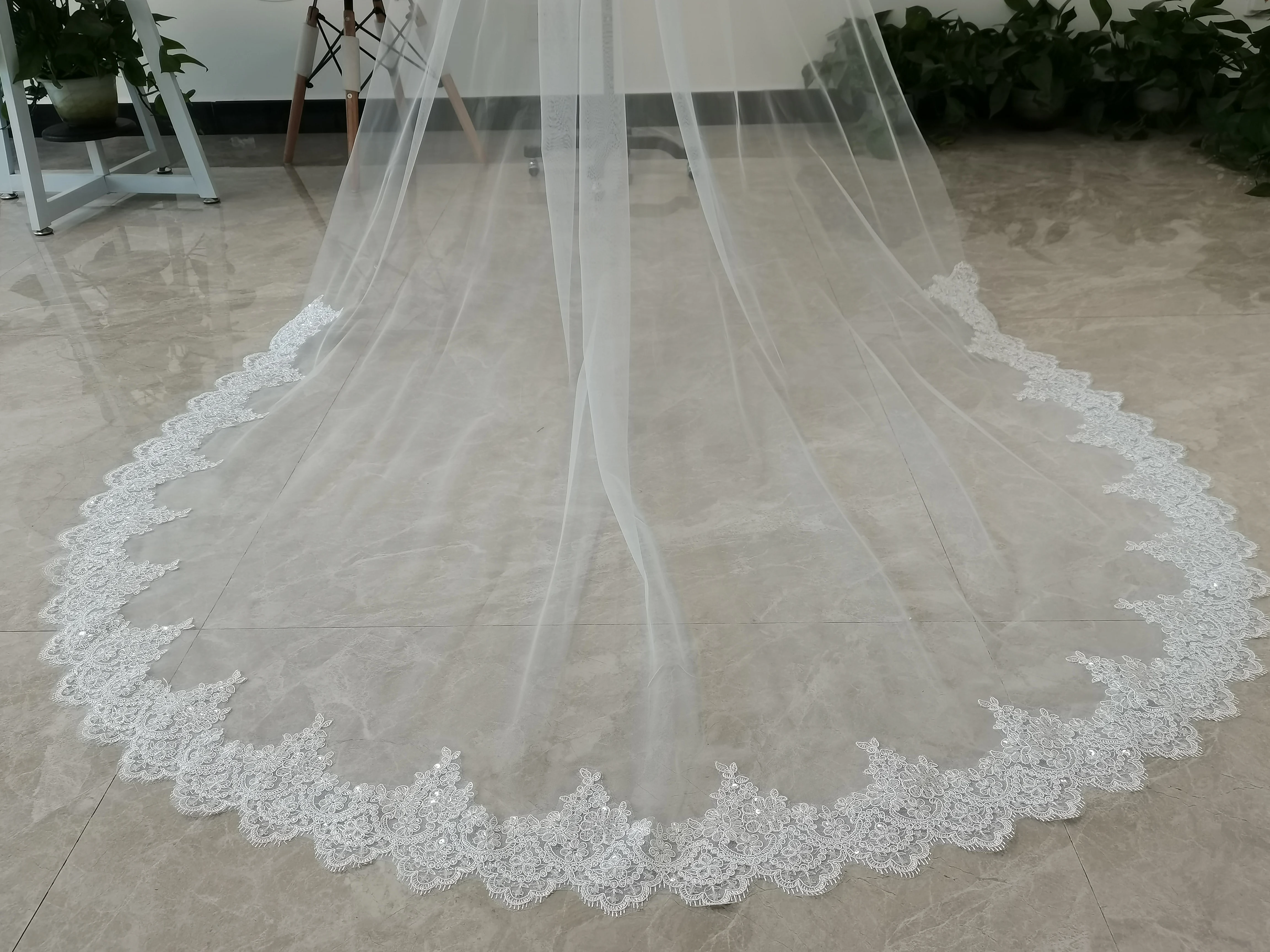 Sequins Lace Edge Bridal Veil White/Ivory Single Layer Cathedral Wedding Veil with Comb