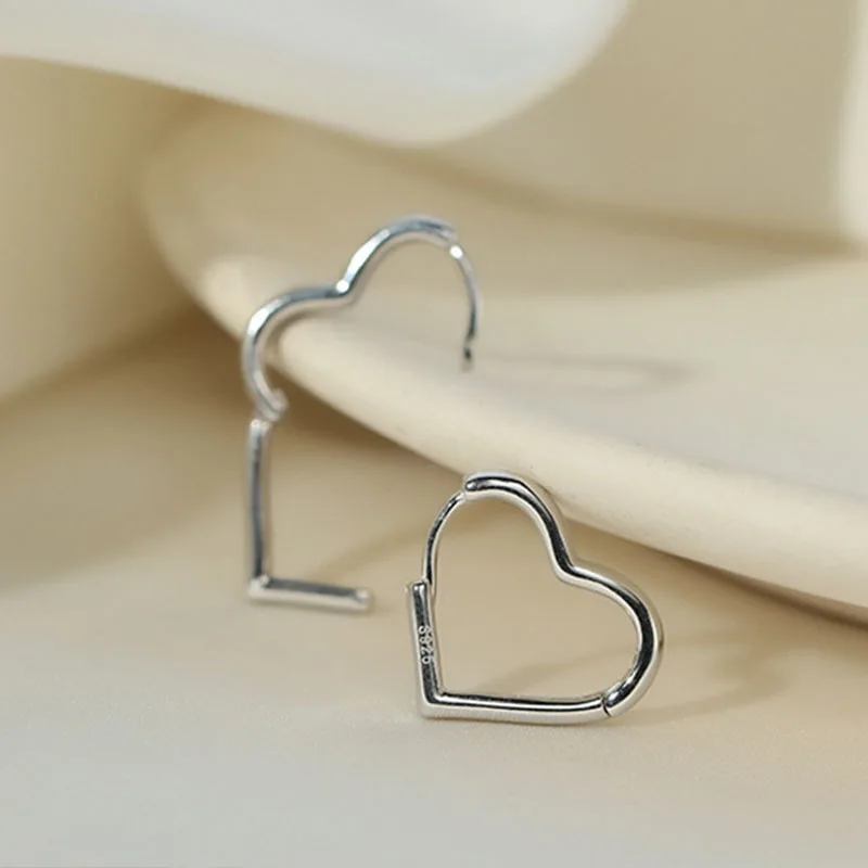 VENTFILLE 925 Sterling Silver Fashion Hollow Love Ear Buckle Ladies Personality Peach Heart-shaped Small Earrings Jewelry Gift