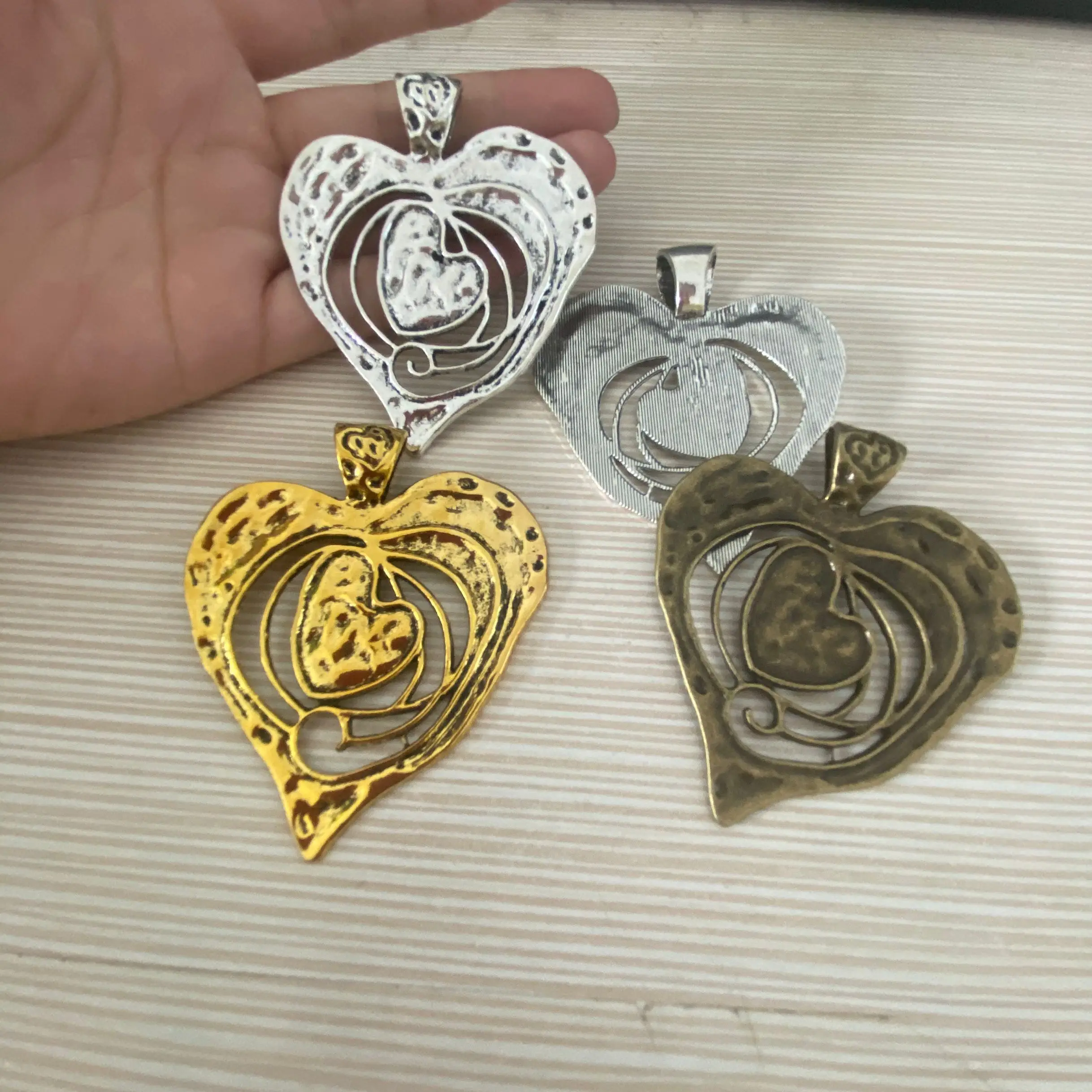 3pcs/pack Vintage Love Hearts Necklace Pendant Big Size Alloy Hearts Shape Pendant Charm Craft Dec 70*64mm Bohemia Women Gift