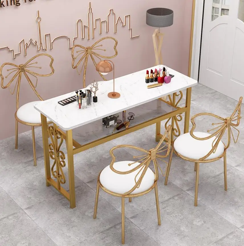 Conjunto de mesa y silla,