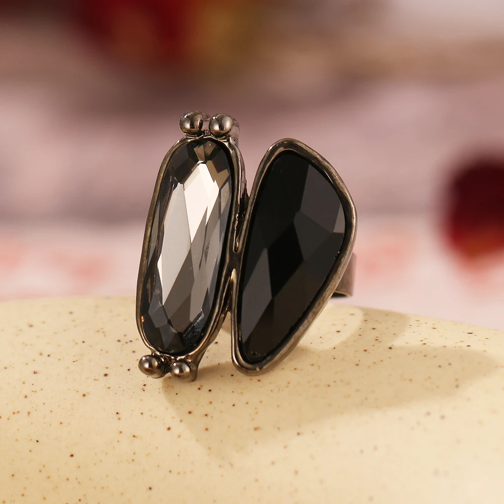 Trendy Fashion Ring Retro Inlaid Black Resin Crystal Ring Engagement Banquet Party Jewelry