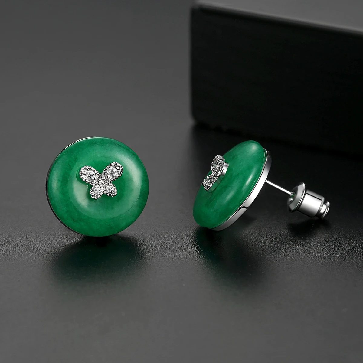 LUOTEEMI New Elegant Design Attractive Green Stones Round Stud Earring for Women Wedding Party Versatile Korean Jewelry for Girl