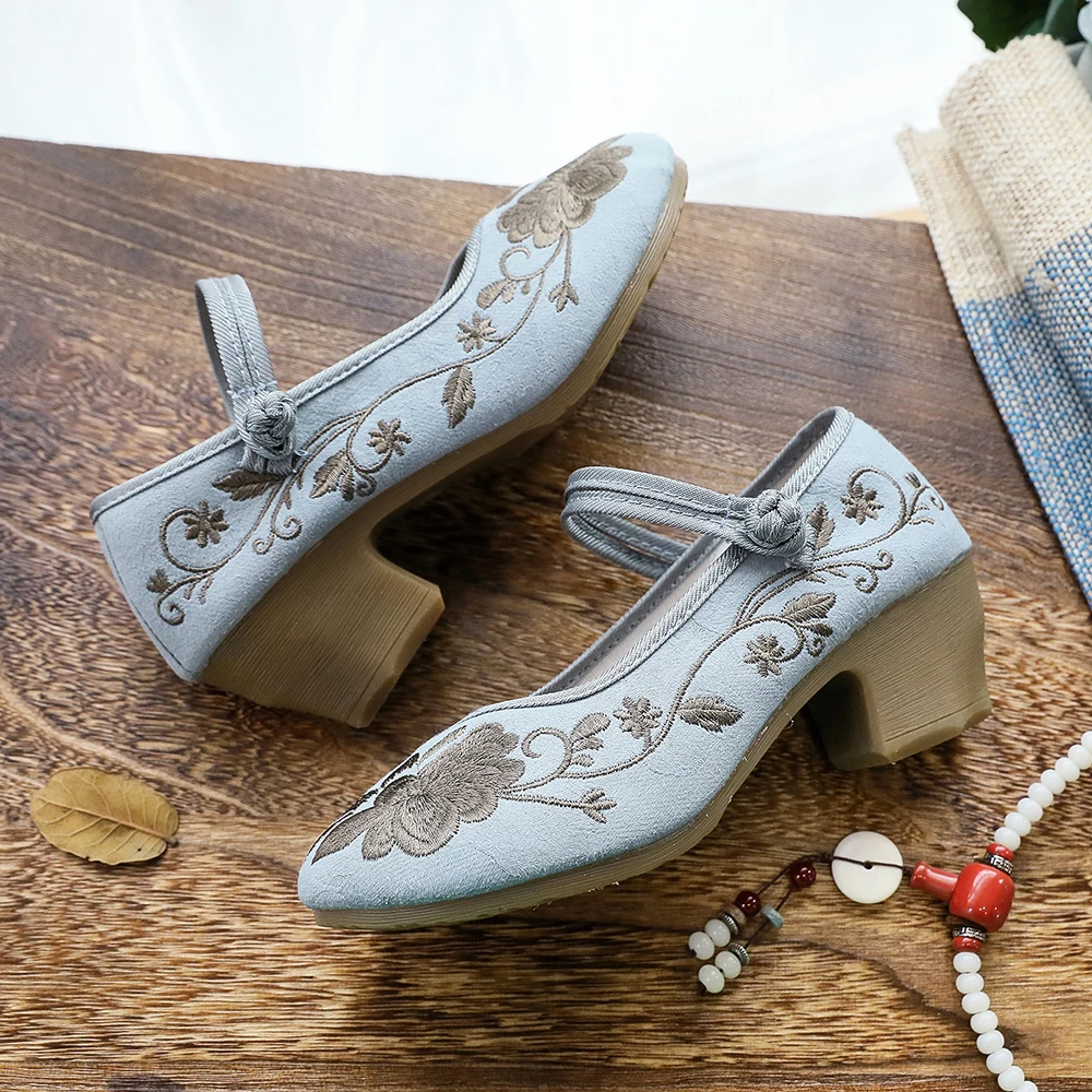 Veowalk Vintage Chinese Style Women Block Heel Canvas Shoes Ladies Casual Costume Pumps Cotton Embroidered Comfortable