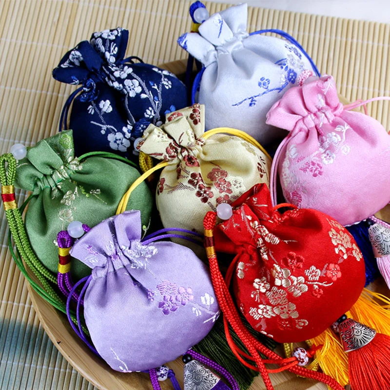 

Embroidery Plum Blossom Sachet Fashion Portable Car Hanging Bedroom Decoration Mini Chinese Style Brocade Jewelry Storage Bags