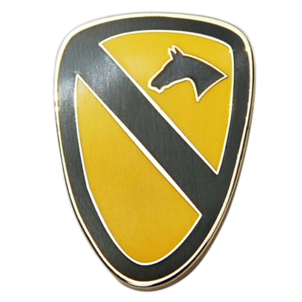 US ARMY 1ST TEAM HORSE CAVALRY DIVISION LAPEL PIN INSIGNIA BADGE