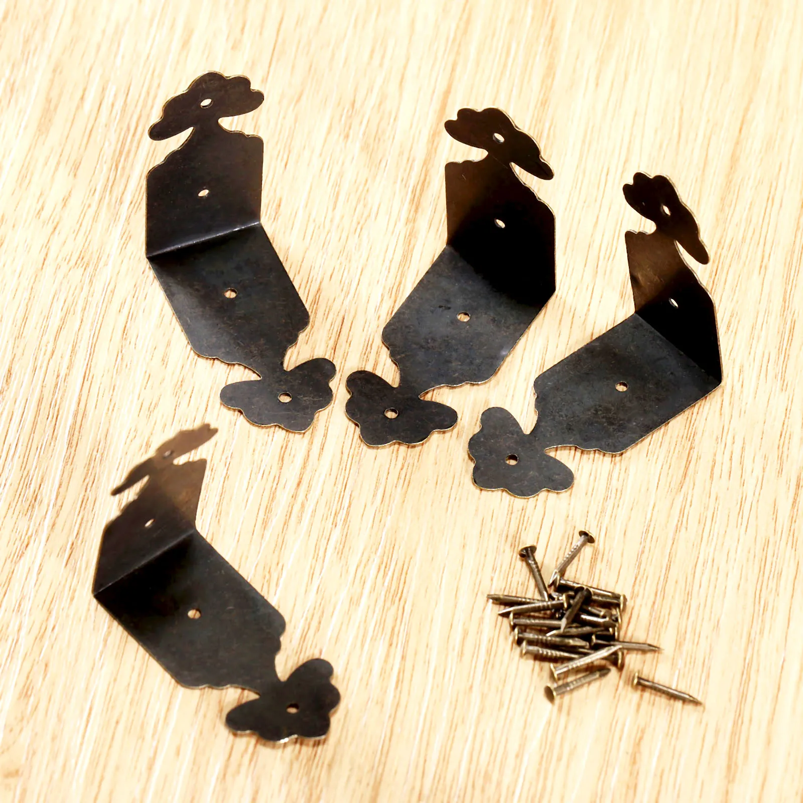 4pcs Decorative Corner Protectors Iron Flower Bracket Box Covers Desk Feet legs Antique Bronze Furniture Hardware Fittings nails