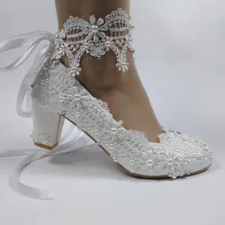 2022 scarpe da sposa in pizzo bianco scarpe eleganti da damigella d'onore con tacco spesso 6.5cm scarpe con tacco medio scarpe stringate décolleté femminili con fiori