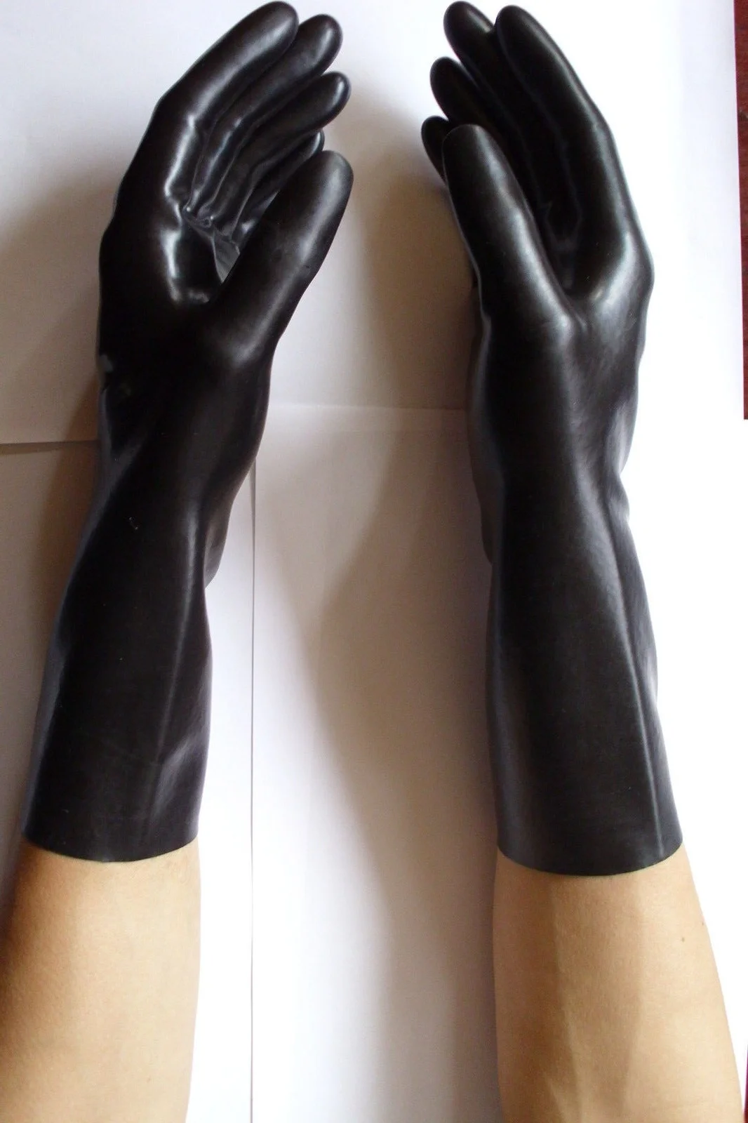 100% Latex Rubber Wrist Seamless Black Five Finger Gloves  Opera   Fetish  