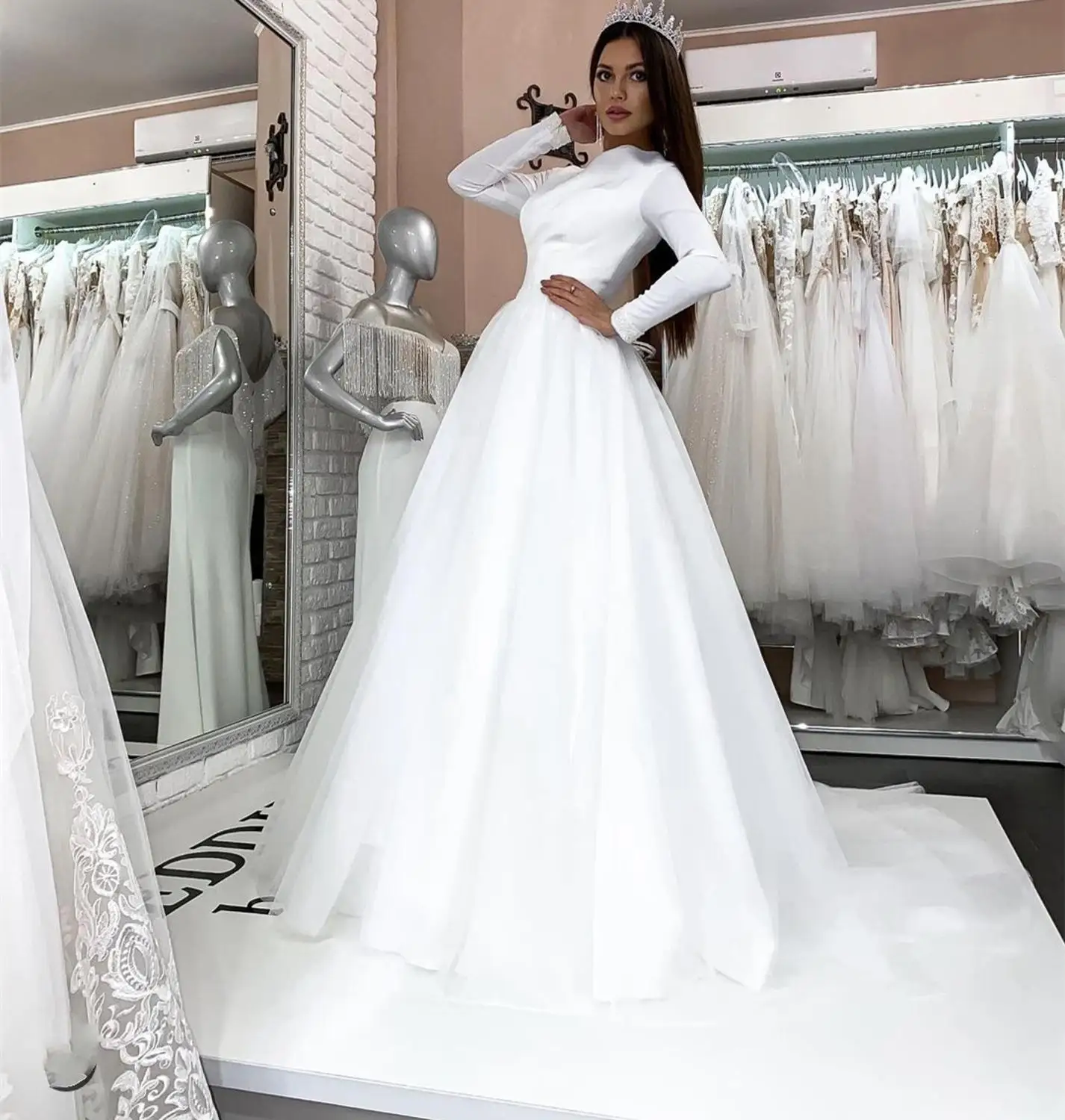 Long Sleeve Wedding Dress Satin Sweep Train O-Neck White 2021 Bridal Gown Elegant For Women Floor Simple White Robe De Mariee