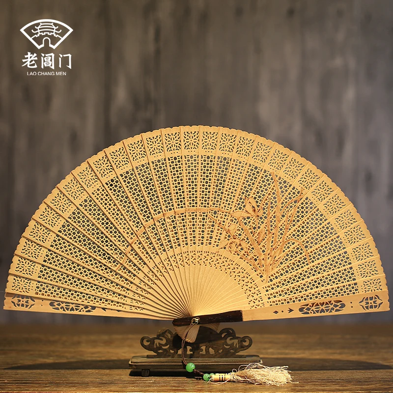 |Suzhou Wenwan sandalwood fan hollow arts and crafts folding fan retro sandalwood fan classic Chinese style gift fan