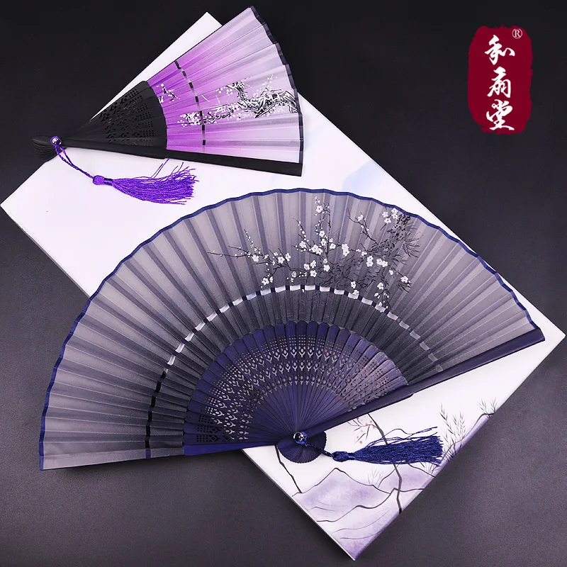 |And hall fans in Japanese fan gift of two Chinese women's silk fan section antique jump dance, little fan