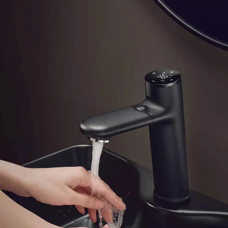 Aixiyi誘導穴の蛇口ジェスチャー切り替えホットおよびコールドウォーターキッチンシンクストリーム噴霧器ヘッドクローム/ブラックミキサータップ