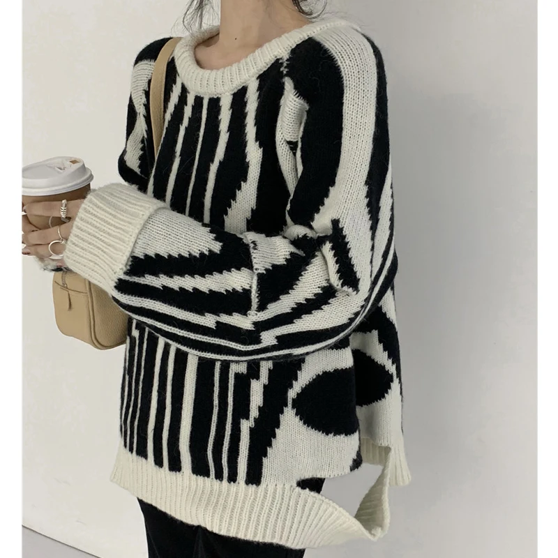 

2021 Autumn New Style Hong Kong Style Zebra Pattern Ripped Sweater Women Loose Knit Sweater Long-sleeved Top