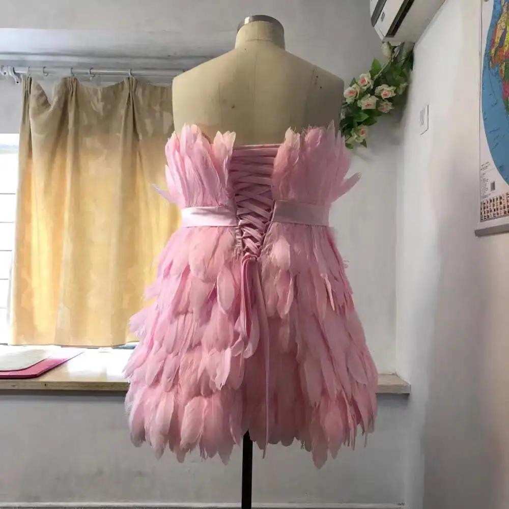 ที่กําหนดเองGorgeous Feather Party Dresses Handmadeสาวชุดวันเกิดชุดราตรีสั้นหวาน 16 ชุดHomecoming Gown