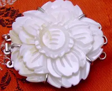 

Qingmos 45mm Three Layer White Flower Natural Shell Three Strands Clasp Accessories for Jewelry Gp75