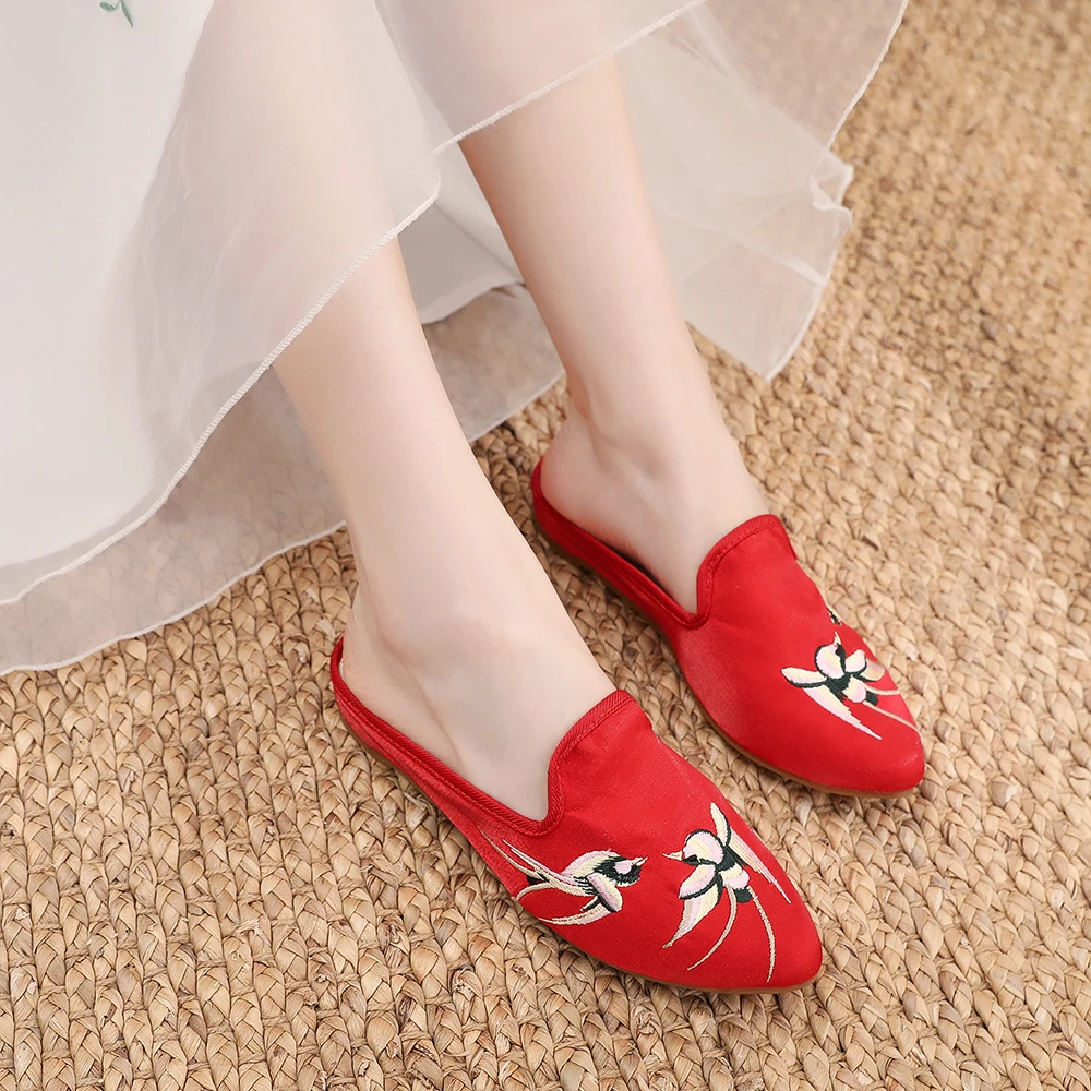 Veowalk Swallow Embroidered Women Velvet Cotton Fabric Pointed Toe Flat Slippers Summer Ladies Comfortable Soft Mules Shoes