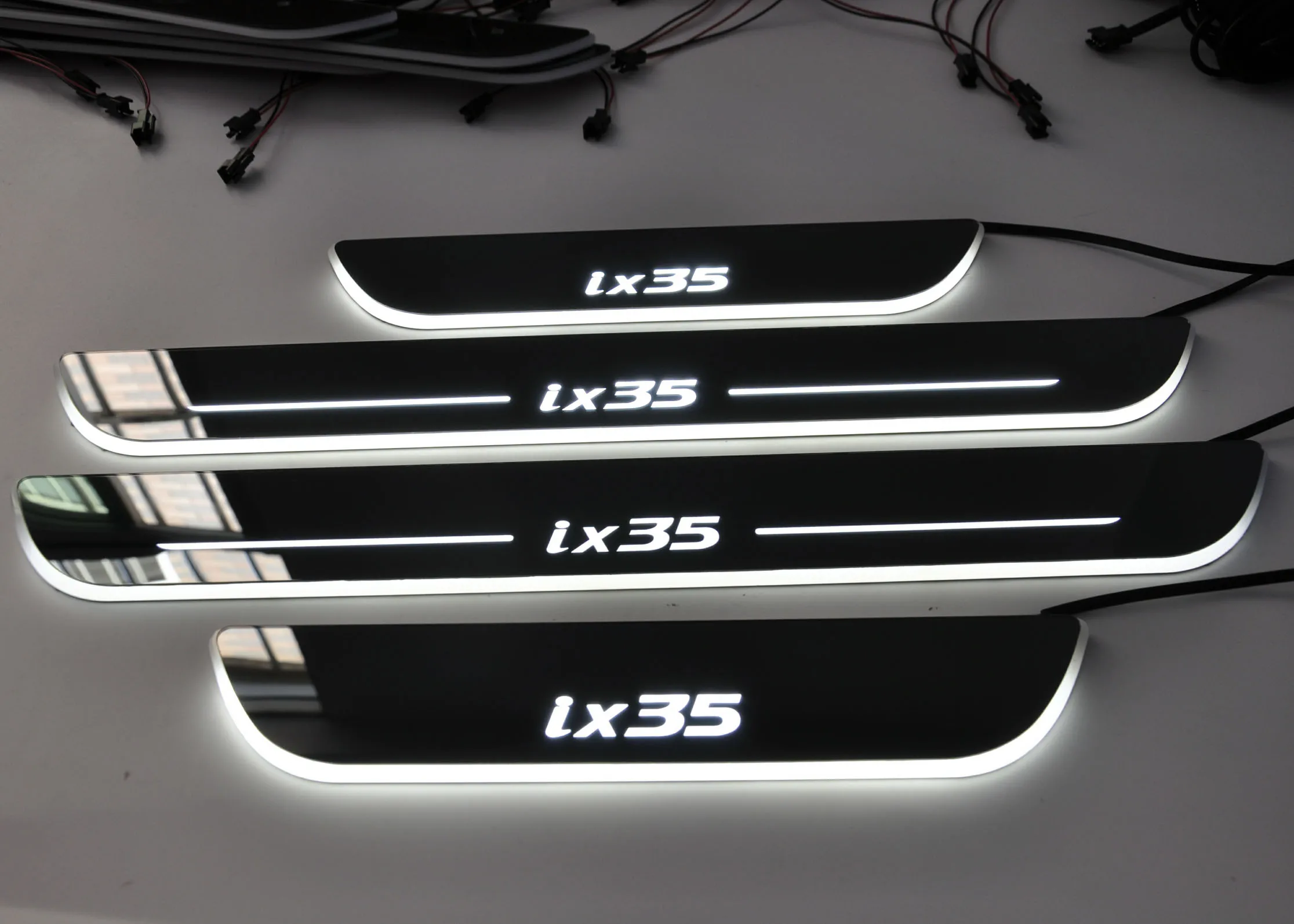 Customized 4PCS Moving LED Welcome Pedal Scuff Plate Pedal Threshold Door Sill Light For HYUNDAI IX35 2010-2016