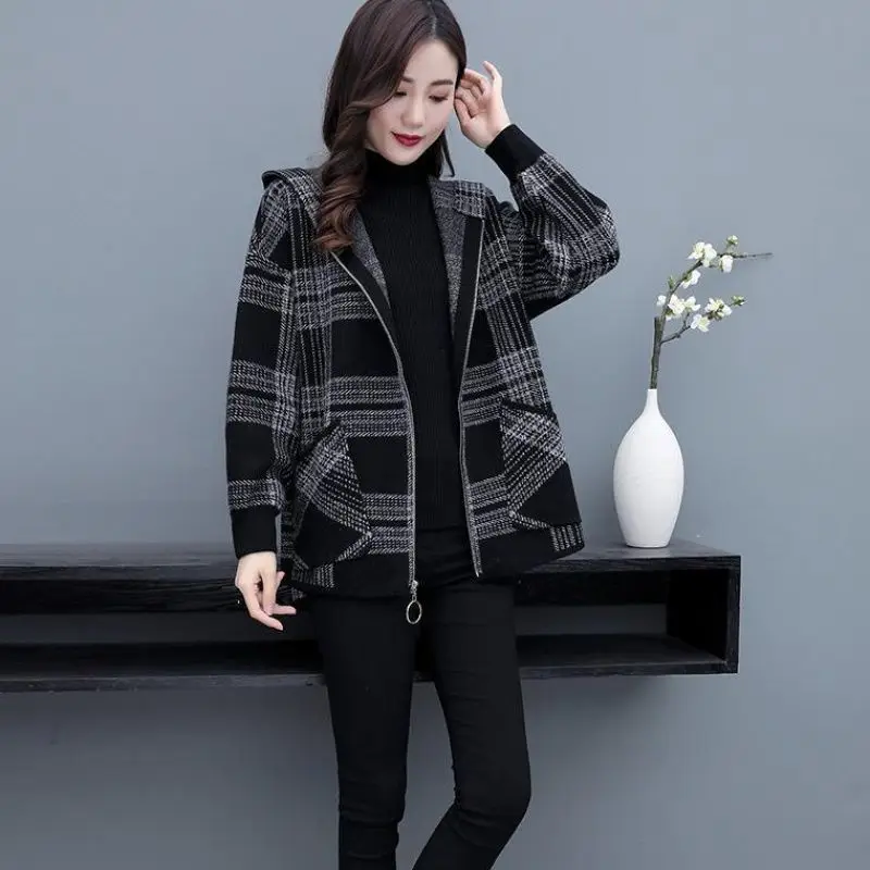 Blended Wool Coat Women Autumn Winter Jacket New Plaid Short Woolen Coat Pocket Zipper Jacket Korean Version Lady OuterwearR1650