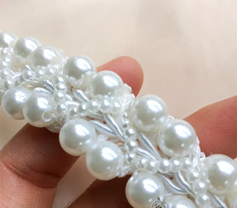 White hand-sewn pearls, beads, ribbon lace accessories, neck decoration, chain, clothing, hat, collar, accessories