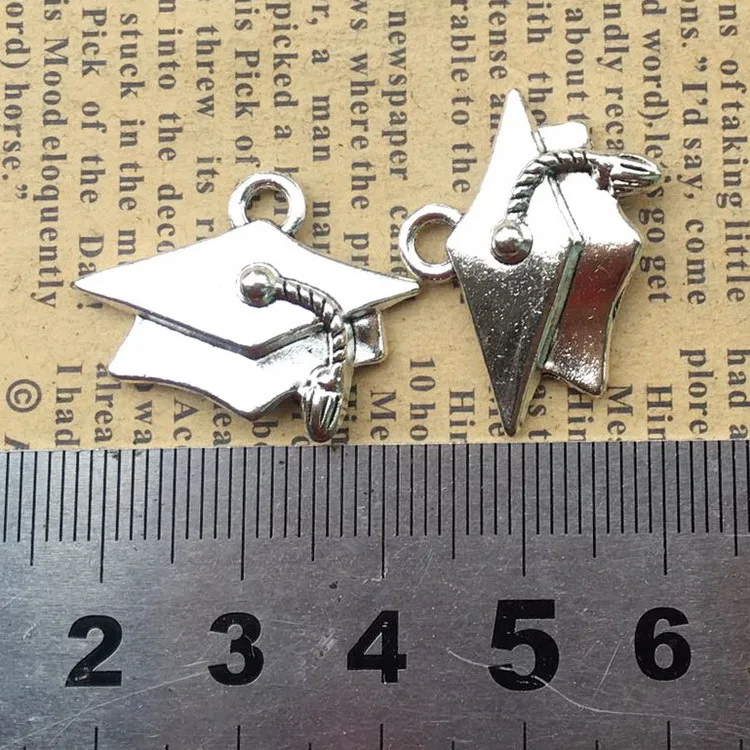 10 pieces/lot 20*25mm Antique Silver Plated Doctoral Cap Graduate Hat Charm Pendant For Diy Making