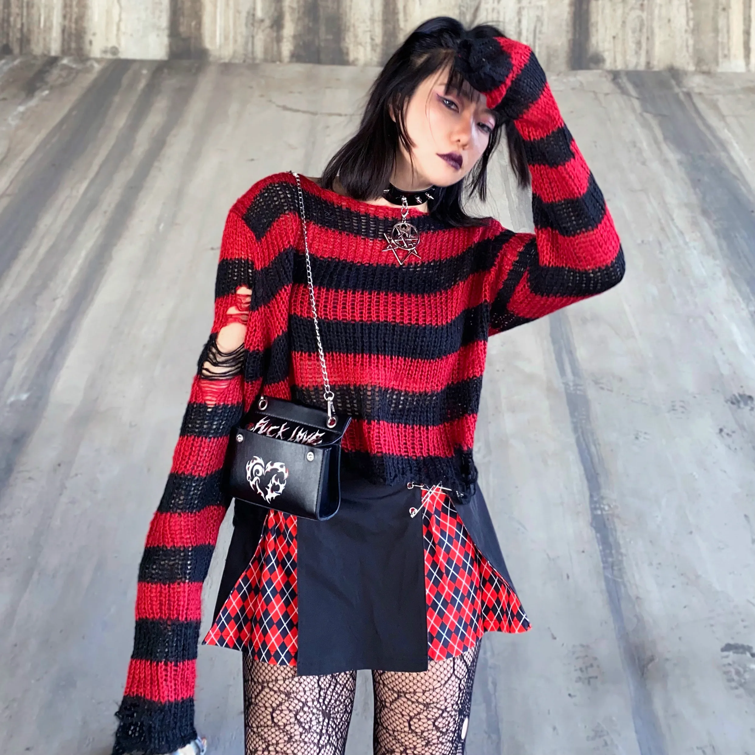 Punk American Striped Sweater Women Ripped Holes Loose Knitted Crop Top Black Red Gothic Casual Stripe Pullover Jumpers Sweater