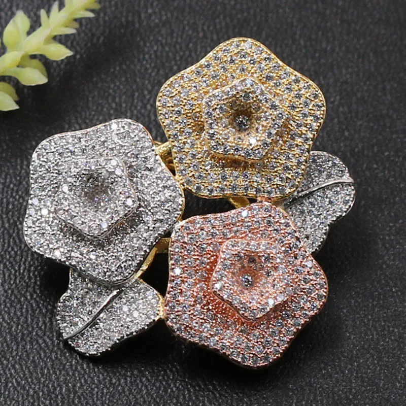 

Zlxgirl fashion Three Rose flower Brooch jewelry Flower Micro Brooch Pendant Dual Use for Party Sandblasting bridal scarf pins