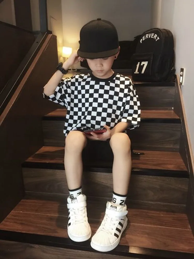 Children\'s summer short-sleeved boy T-shirt fashion black and white plaid stitching children\'s T-shirt casual soft boy clothes