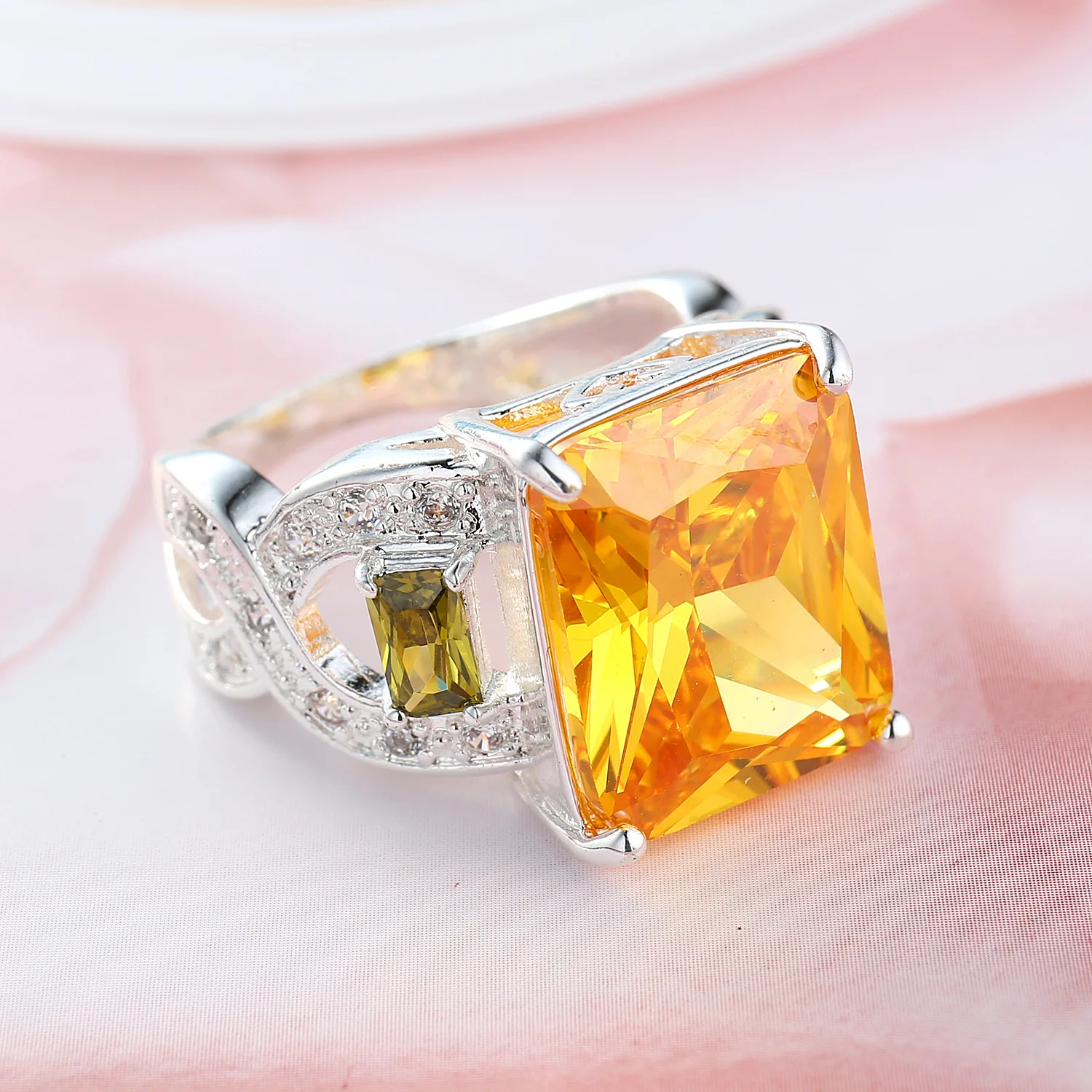 Luxury Romantic CZ Big Crystal Silver Plated 2021 France Fashion Womne AAA Yellow Zircon Ring Charm Women Wedding Jewelry