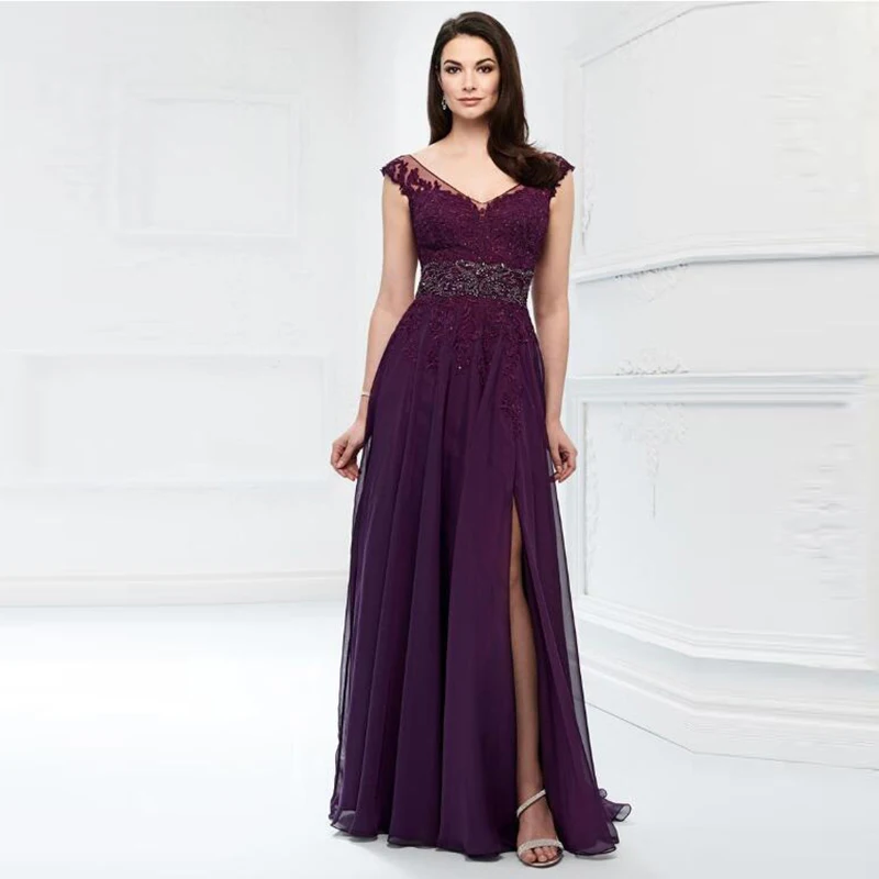 Gorgeous Purple Mother Dresses 2023 High Side Slit Cap Sleeves Plunge V Neck Lace  of the Groom Gowns Back Out Beaded