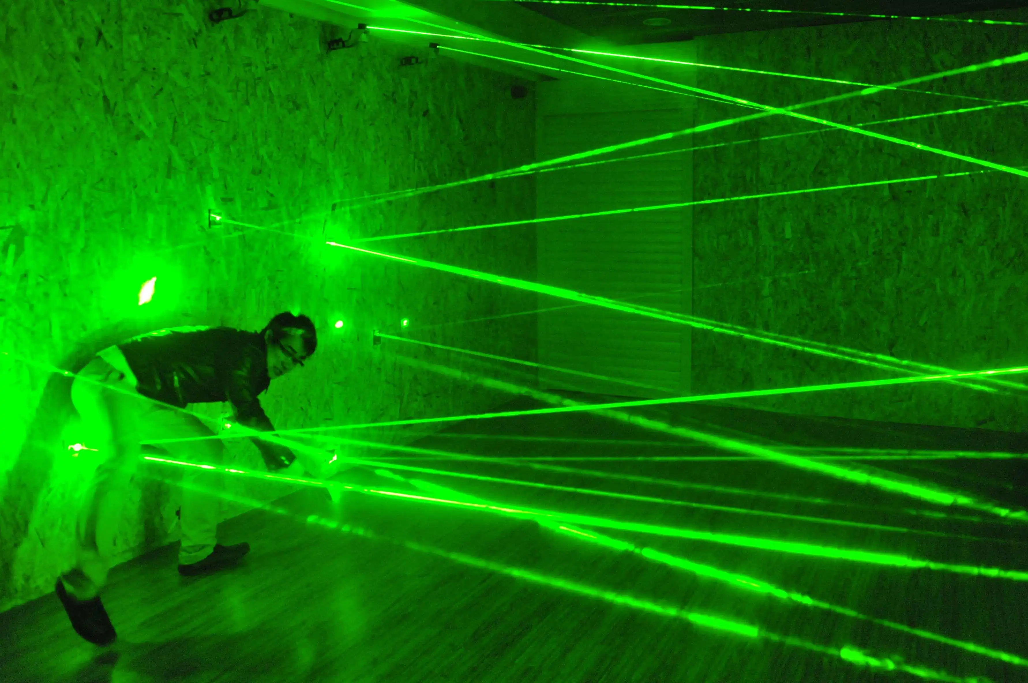 Real life room escape laser array props Laser maze for Takagism game room and door game escape from the green laser room