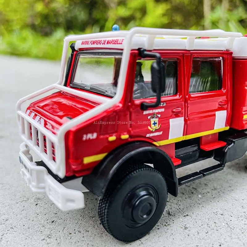 Bburago 1:50 Mercedes-Benz U5023 fire truck engineering vehicle die-casting metal children\'s toy gift simulation alloy car