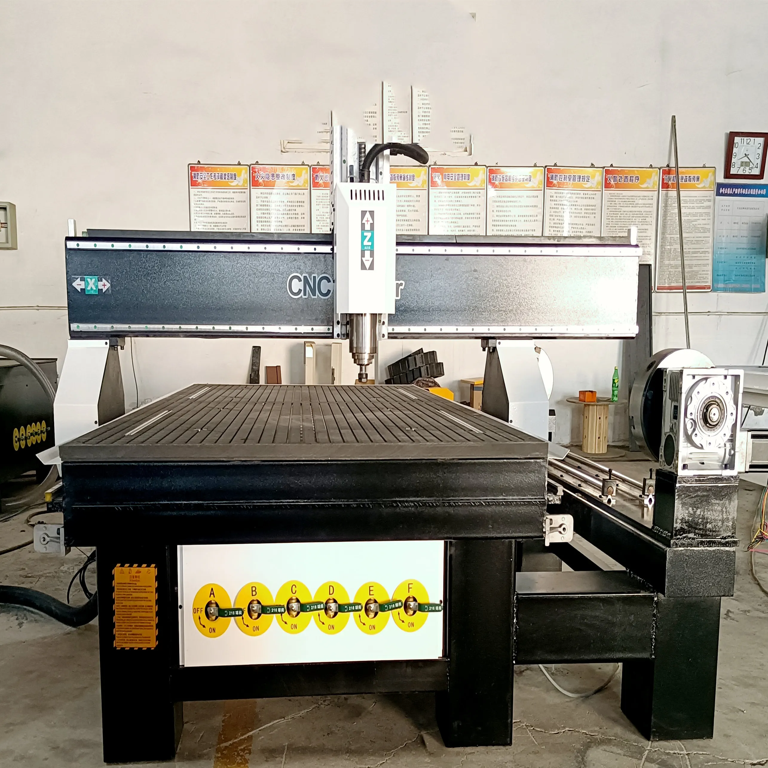 Stable Structure CNC Milling Machine 1300x2500 mm Working Size CNC Router USB Mach3 Wood Carving Machine