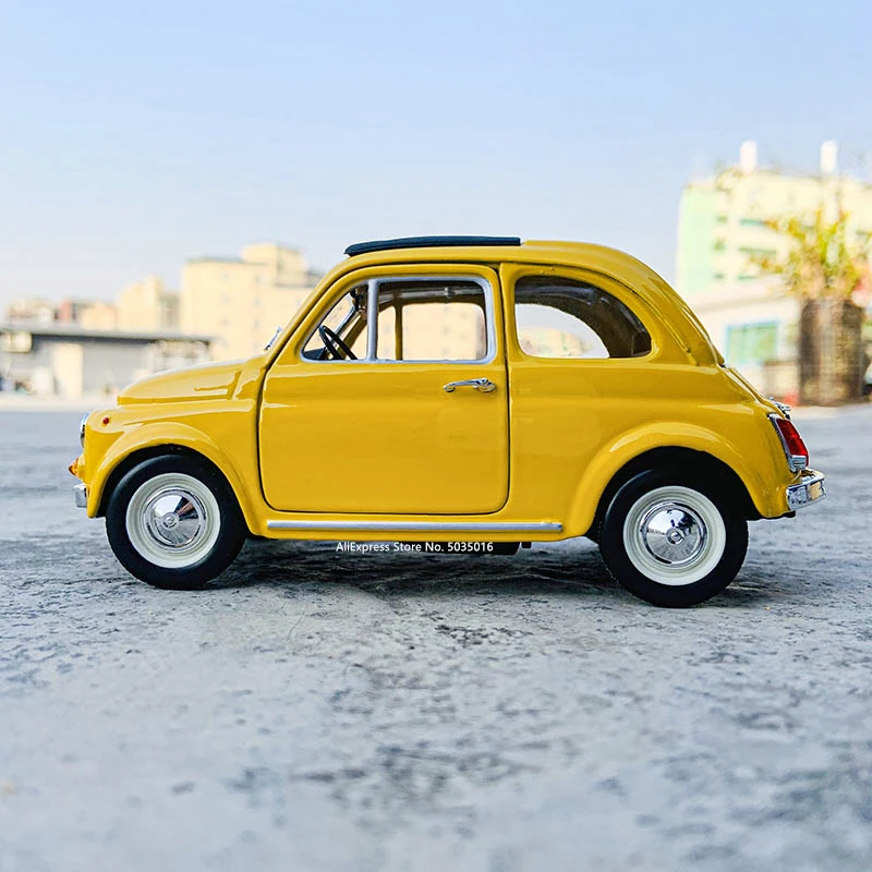 Bburago 1:24 1965 Fiat 500F yellow simulation alloy car model crafts decoration collection toy tools gift