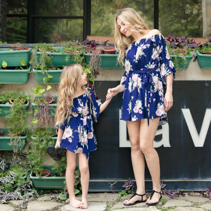 

Family Match Outfits Summer Dress Sling Polka Floral Mother Daughter Dresses Mom and Girls Clothes 1 2 3 4 5 Years